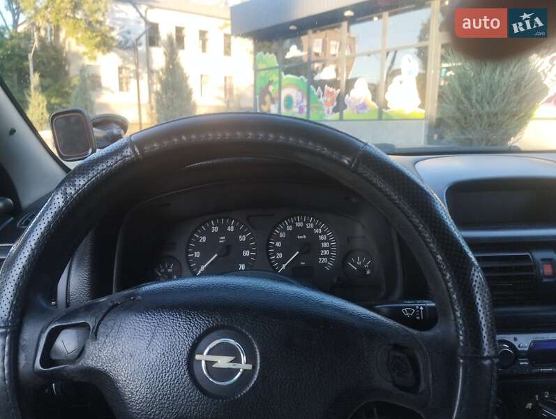Седан Opel Astra 2006 в Білгороді-Дністровському фото 4 Седан Opel Astra 2006 в Білгороді-Дністровському