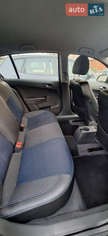 Хэтчбек Opel Astra 2011 в Киеве