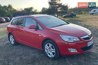 Универсал Opel Astra 2011 в Гайвороне