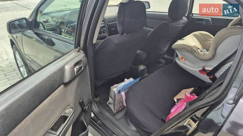 Хэтчбек Opel Astra 2002 в Ужгороде