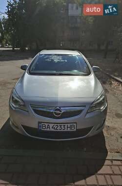 Универсал Opel Astra 2011 в 