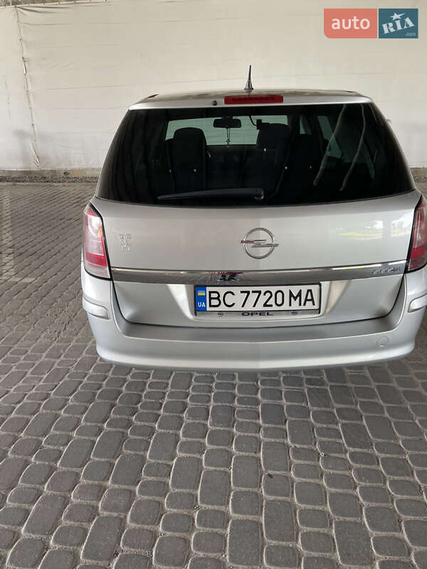 Універсал Opel Astra 2010 в Львові