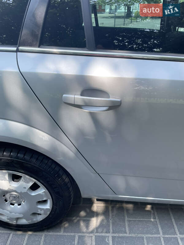 Універсал Opel Astra 2010 в Львові