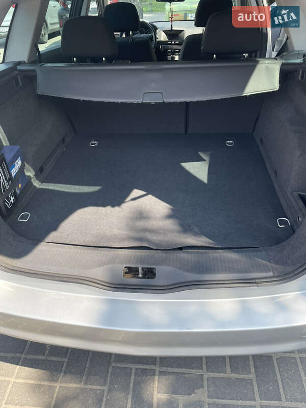 Універсал Opel Astra 2010 в Львові