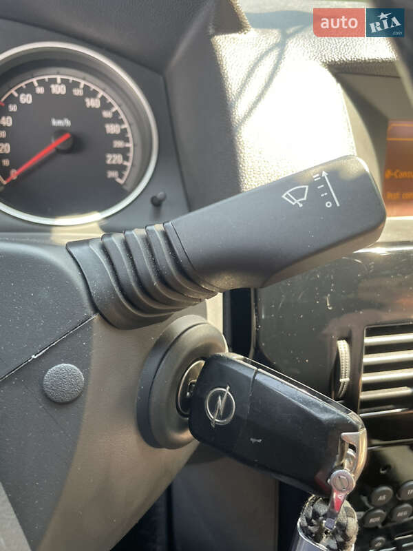 Універсал Opel Astra 2010 в Львові