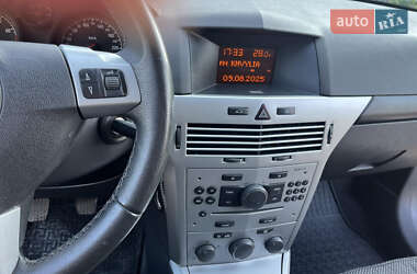 Седан Opel Astra 2013 в 