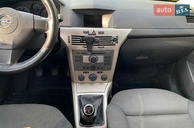 Хэтчбек Opel Astra 2008 в 