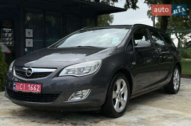 Універсал Opel Astra 2011 в Івано-Франківську