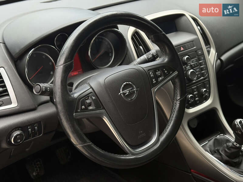 Универсал Opel Astra 2011 в Ивано-Франковске