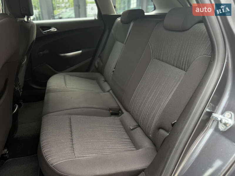 Универсал Opel Astra 2011 в Ивано-Франковске