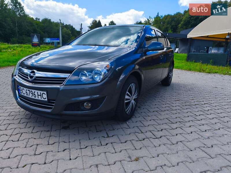 Opel Astra 2011 Opel Astra 2011