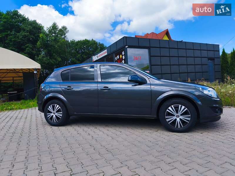 Седан Opel Astra 2011 в Трускавце