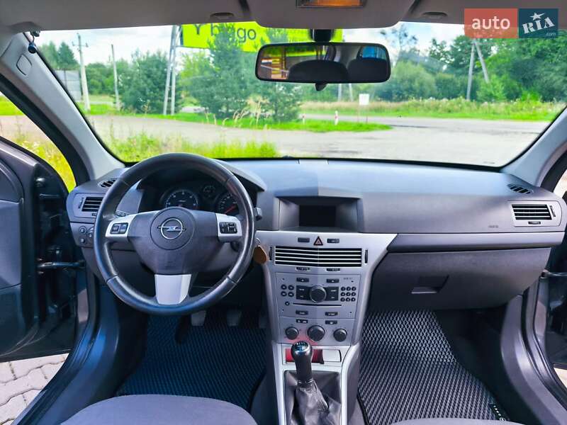Седан Opel Astra 2011 в Трускавце