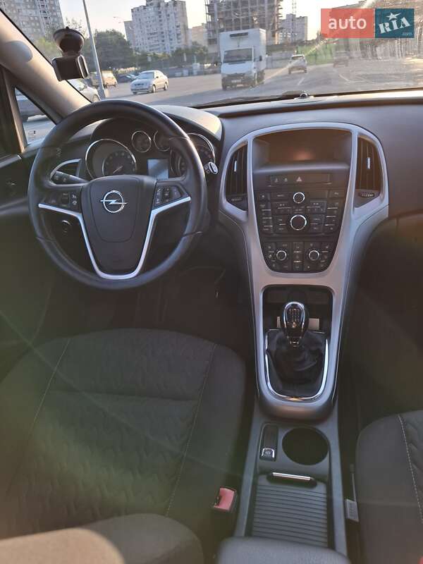 Универсал Opel Astra 2013 в Сумах