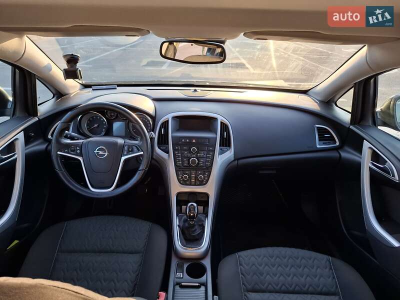 Универсал Opel Astra 2013 в Сумах