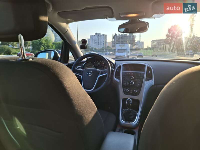 Универсал Opel Astra 2013 в Сумах