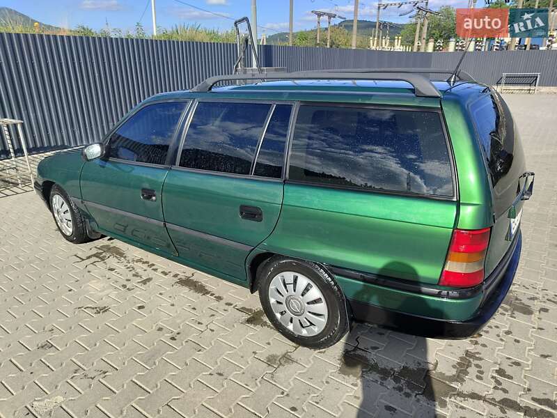 Универсал Opel Astra 1996 в Сколе