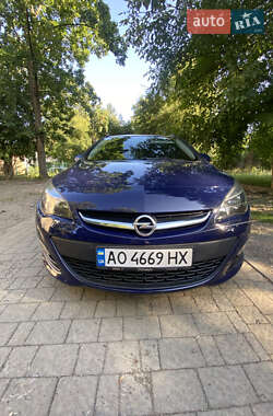 Універсал Opel Astra 2014 в Ужгороді
