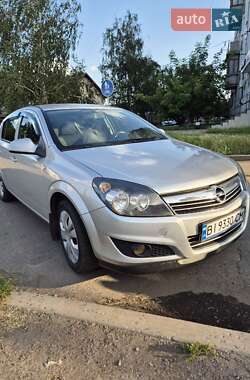 Хэтчбек Opel Astra 2011 в Миргороде