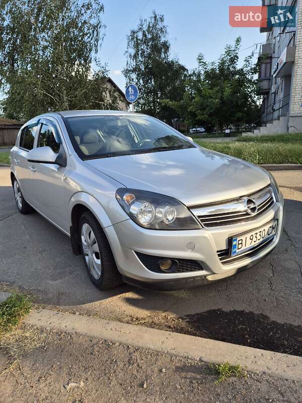 Opel Astra 2011 Opel Astra 2011