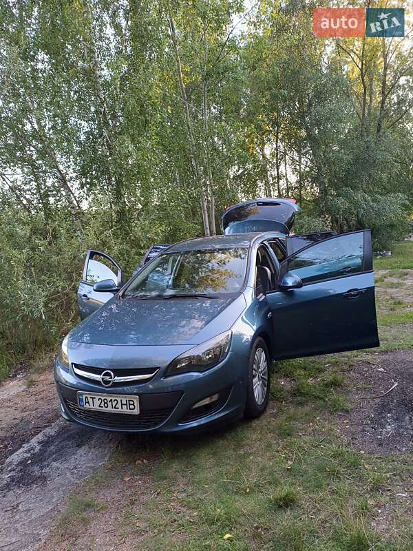 Универсал Opel Astra 2015 в Ивано-Франковске