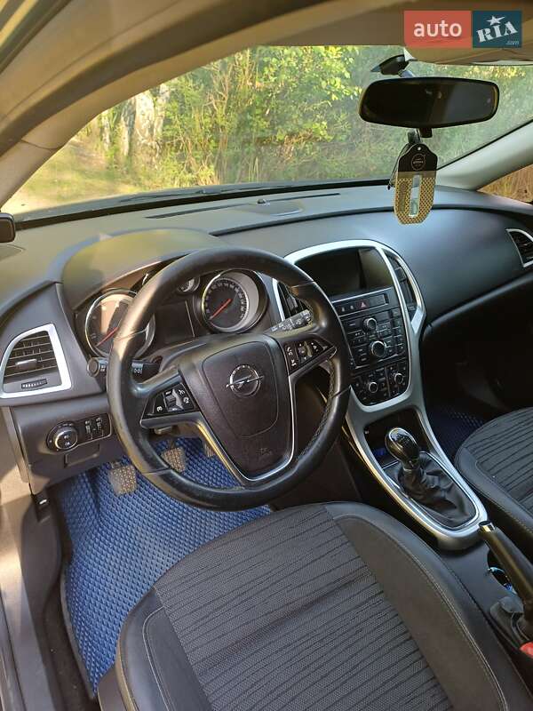 Универсал Opel Astra 2015 в Ивано-Франковске