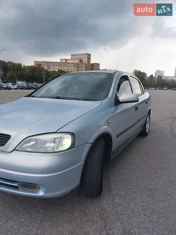 Седан Opel Astra 2004 в Харькове