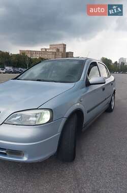 Седан Opel Astra 2004 в 