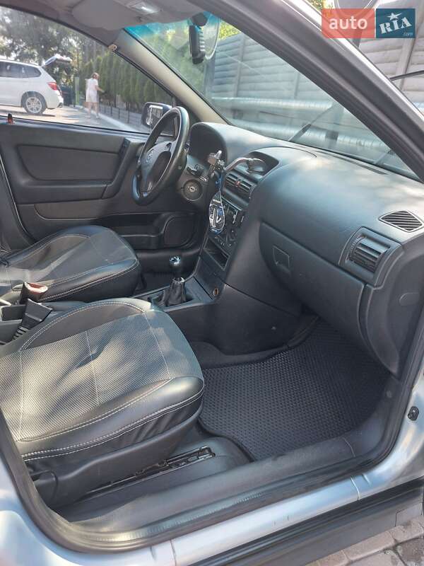 Седан Opel Astra 2004 в Харькове