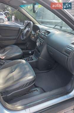 Седан Opel Astra 2004 в 