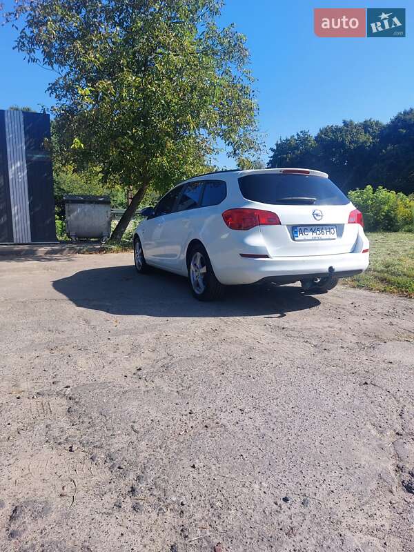 Универсал Opel Astra 2012 в Луцке