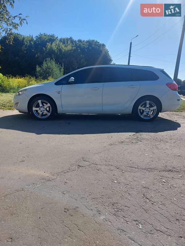 Универсал Opel Astra 2012 в Луцке