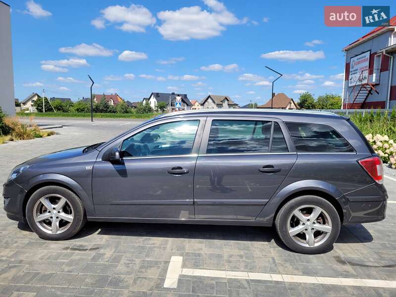 Универсал Opel Astra 2009 в Луцке