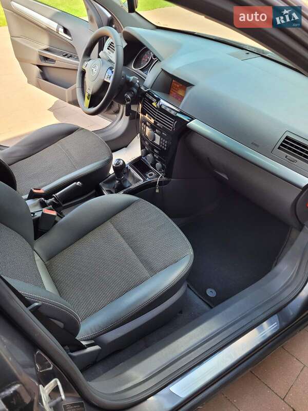 Универсал Opel Astra 2009 в Луцке