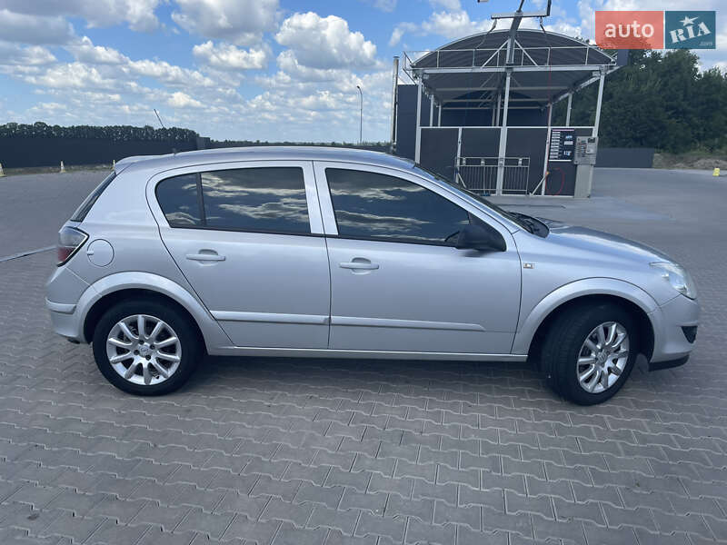 Хетчбек Opel Astra 2007 в Кагарлику