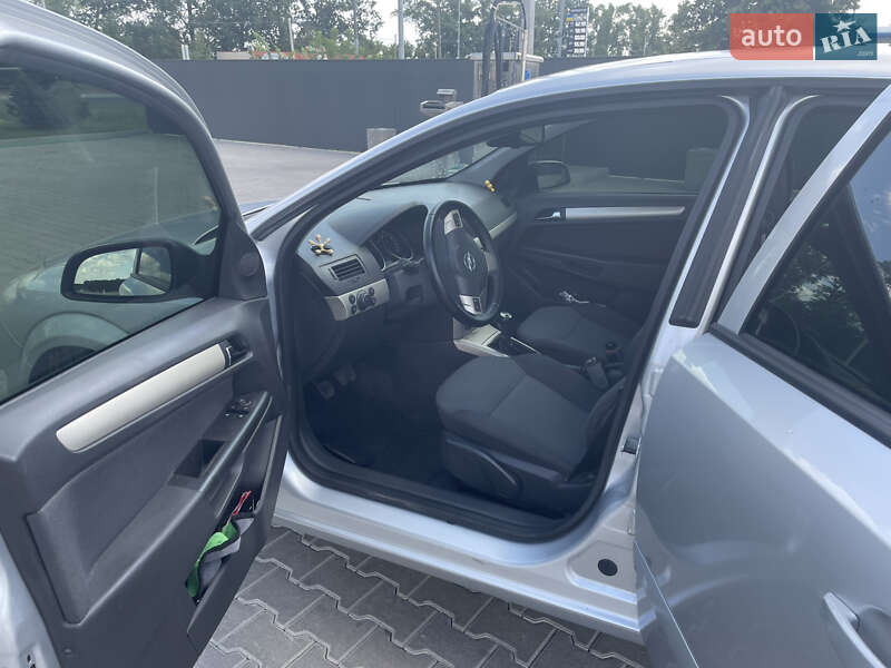 Хетчбек Opel Astra 2007 в Кагарлику