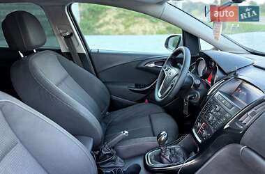Универсал Opel Astra 2012 в 