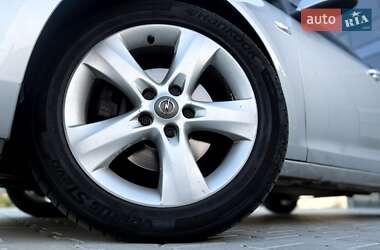 Универсал Opel Astra 2012 в 