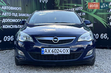 Хэтчбек Opel Astra 2010 в 
