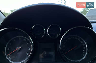 Хэтчбек Opel Astra 2010 в 