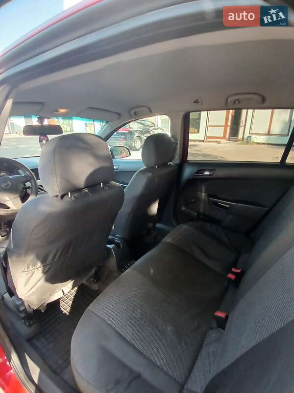 Универсал Opel Astra 2010 в Долине