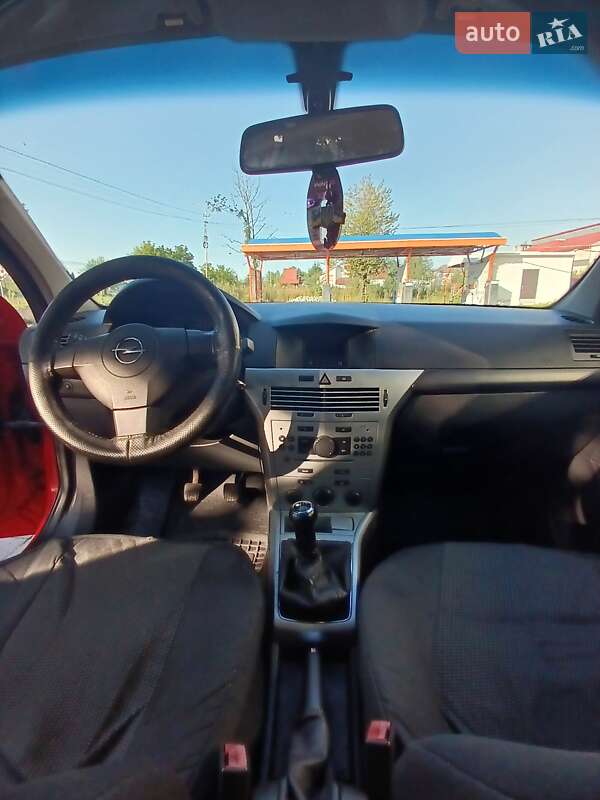 Универсал Opel Astra 2010 в Долине