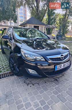 Універсал Opel Astra 2011 в Тернополі