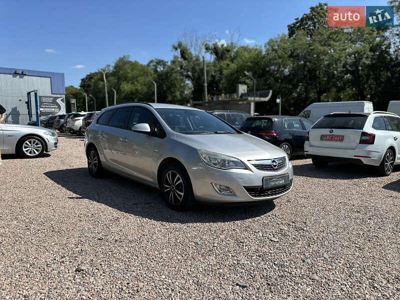 Opel Astra 2011