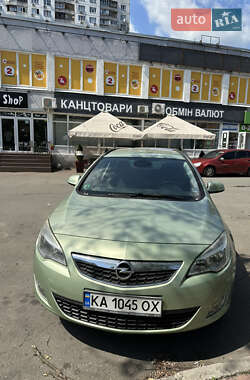 Універсал Opel Astra 2011 в Києві