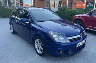 Хэтчбек Opel Astra 2005 в 