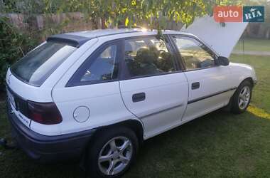 Седан Opel Astra 1995 в Переяславе