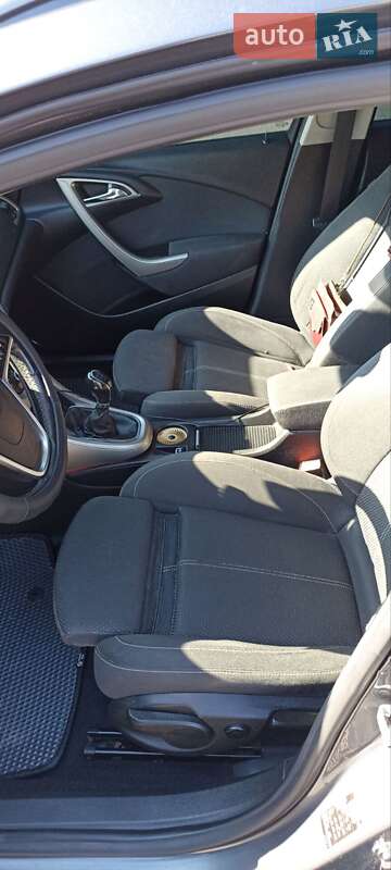 Универсал Opel Astra 2011 в Житомире