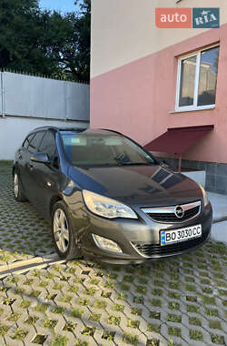 Універсал Opel Astra 2011 в Тернополі