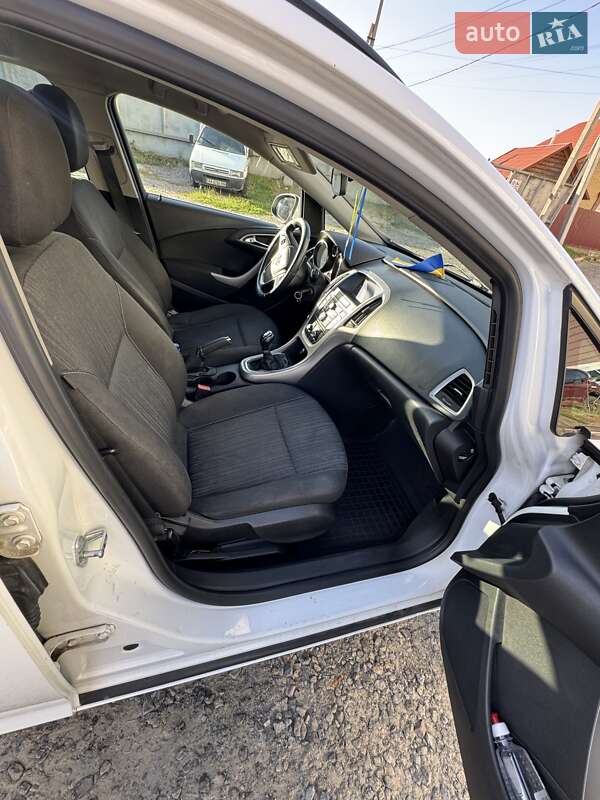 Универсал Opel Astra 2011 в Вышгороде